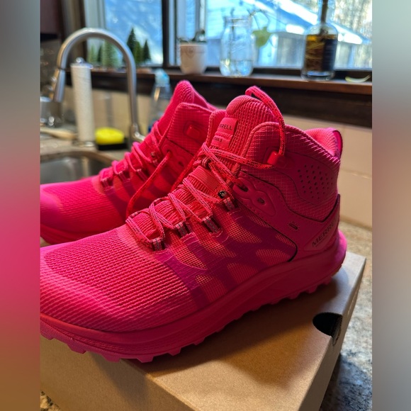 Merrell pink hiking boots- brand new in box sz 8 - Picture 3 of 5